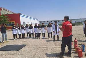 بازدیـد دانشجویـان دانشکده پرستـاری لامِرد از کارخانه آلومینیوم لامرد 